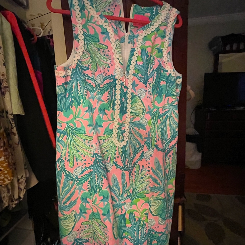 Lilly Pulitzer shift dress. EUC. Size 16.
